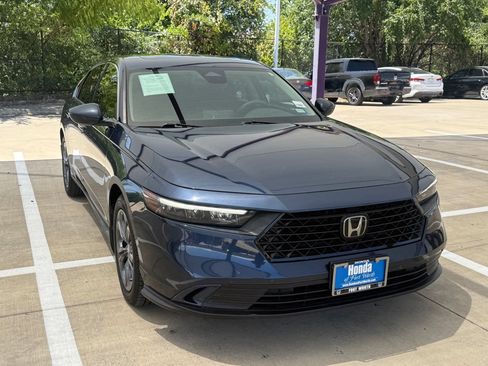 Used 2023 Honda Accord EX image 7