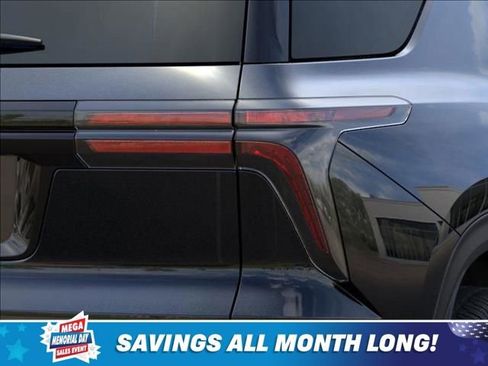 New 2026 Chevrolet Traverse LT w/ Sun and Wheel Package AWD/4WD image 11