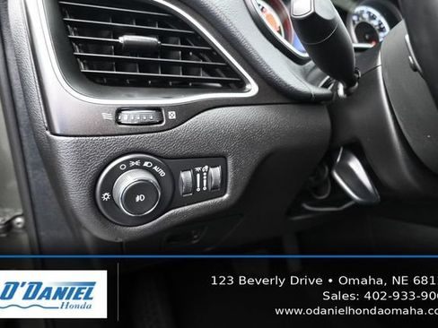 Used 2020 Jeep Cherokee Trailhawk w/ Cold Weather Group AWD/4WD image 27
