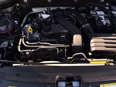 New 2025 Volkswagen Taos SE image 26