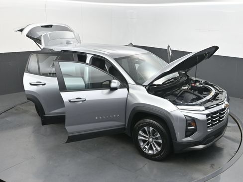Used 2025 Chevrolet Equinox LT FWD image 44