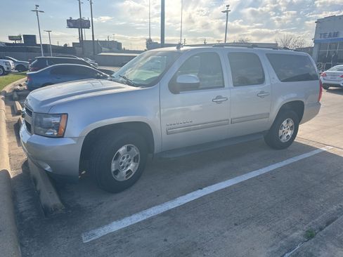 Used 2011 Chevrolet Suburban LT w/ Luxury Package image 1
