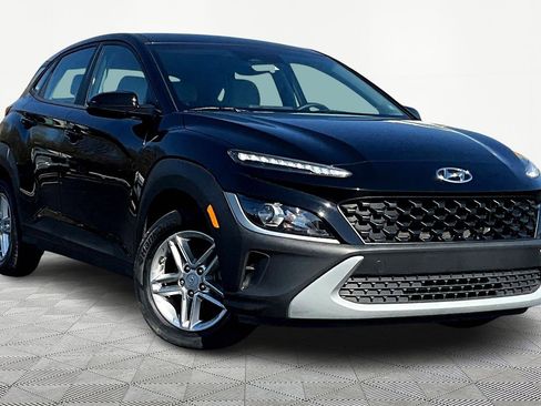 Used 2023 Hyundai Kona SE image 3