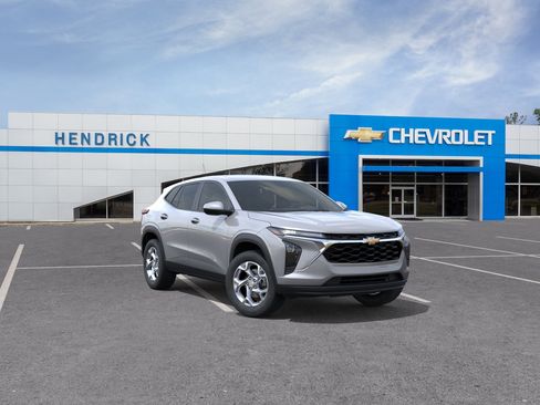 New 2026 Chevrolet Trax LS w/ LS Convenience Package FWD image 2