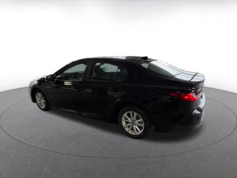 Used 2025 Toyota Camry LE image 8