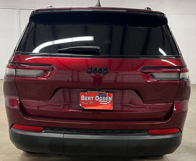 Used 2025 Jeep Grand Cherokee L Altitude RWD image 5