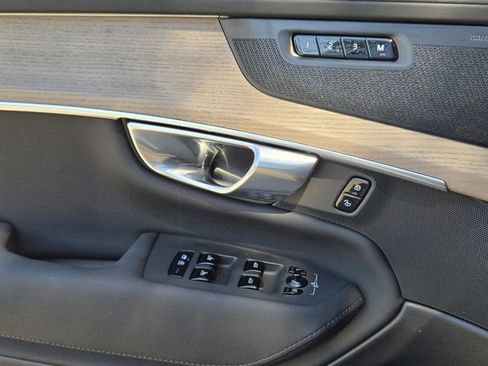 New 2025 Volvo XC90 T8 Plus w/ Protection Package Premier image 31
