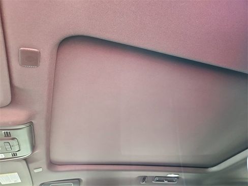 Used 2023 Chevrolet Tahoe Z71 w/ Luxury Package image 18