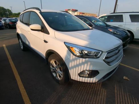 Used 2018 Ford Escape SEL FWD image 2