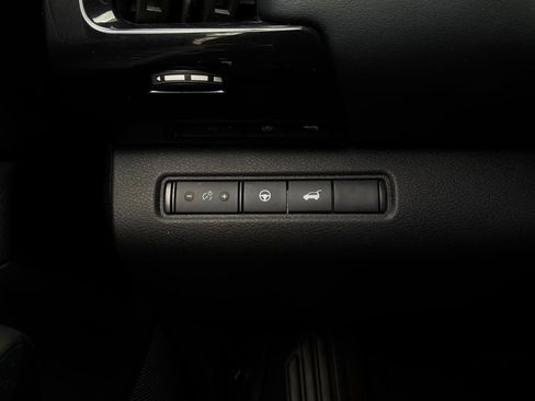 Used 2025 Nissan Pathfinder SV FWD image 23