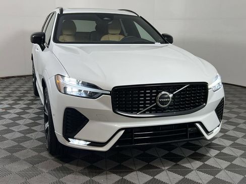 Certified 2023 Volvo XC60 B6 Ultimate w/ Protection Package Premier image 4