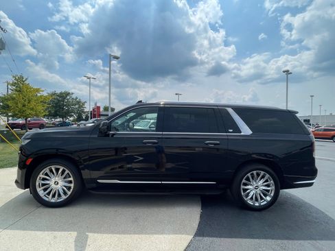 Used 2024 Cadillac Escalade ESV Premium Luxury w/ Performance Package AWD/4WD image 4