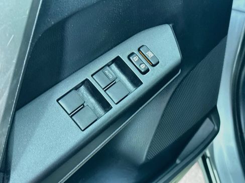 Used 2018 Toyota RAV4 LE FWD image 16
