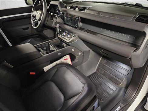 Used 2023 Land Rover Defender 110 X-Dynamic SE image 21