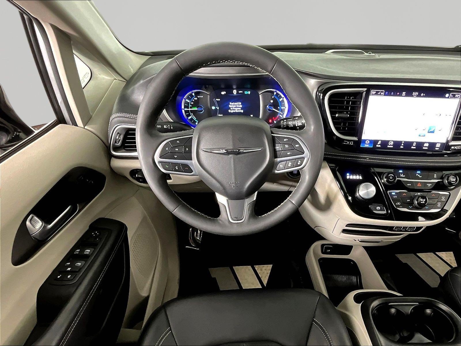 Used 2024 Chrysler Pacifica Limited FWD image 8