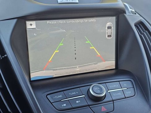 Used 2017 Ford Escape SE w/ Equipment Group 201A FWD image 21