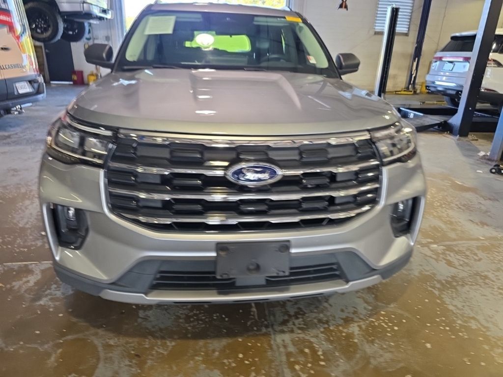 Used 2025 Ford Explorer Active w/ Active Comfort Package RWD image 7
