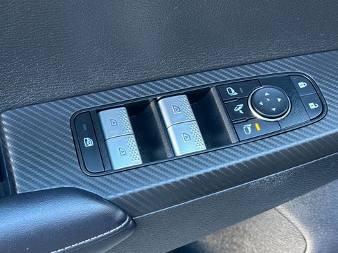 Used 2024 Mitsubishi Outlander SE image 17