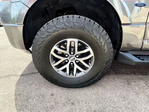Used 2017 Ford Expedition XLT AWD/4WD image 18