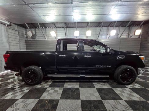 Used 2017 Nissan Titan SV image 9
