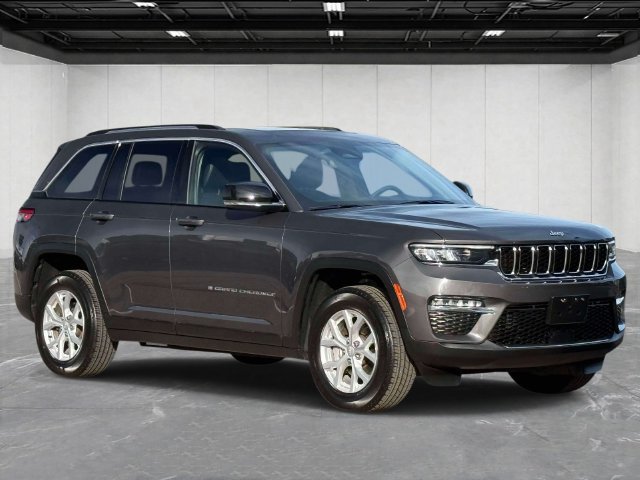 Used 2023 Jeep Grand Cherokee Limited AWD/4WD image 3