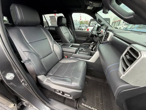 Used 2024 Toyota Sequoia Platinum AWD/4WD image 22