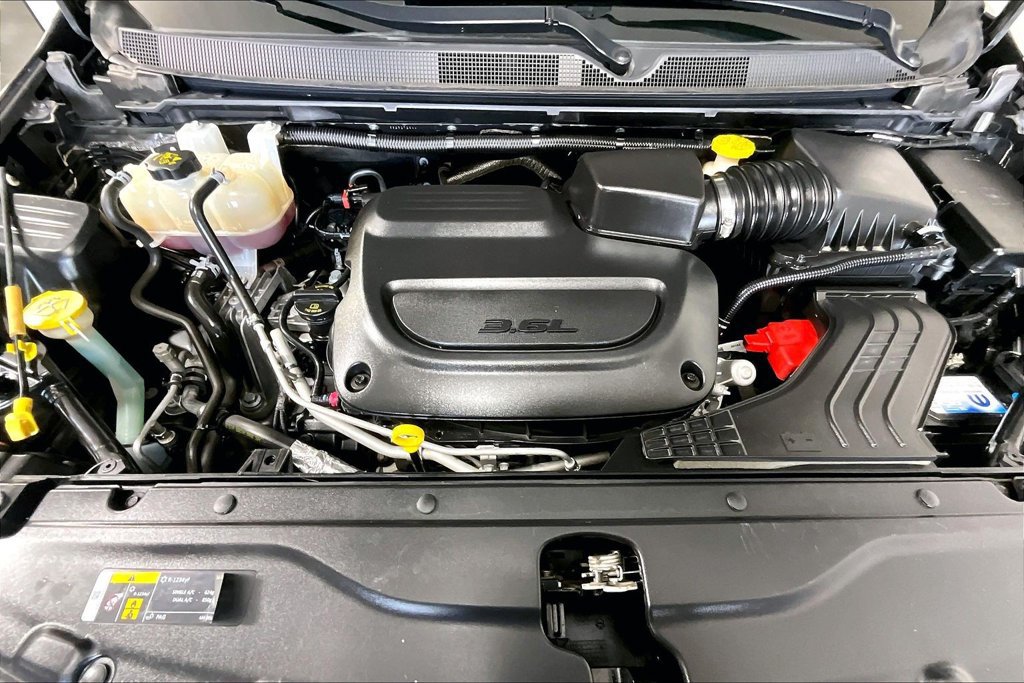 Used 2020 Chrysler Pacifica Limited w/ Advanced Safetytec Group FWD image 9