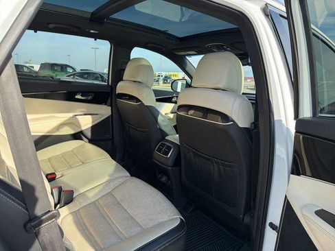 Used 2017 Kia Sorento SX image 18