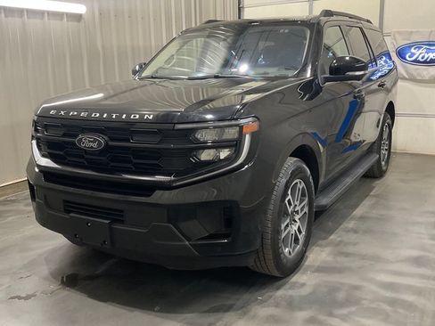Used 2025 Ford Expedition Active RWD image 3