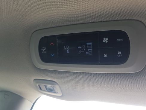 Used 2023 Chrysler Pacifica Limited w/ Uconnect Theater Family Group AWD/4WD image 16