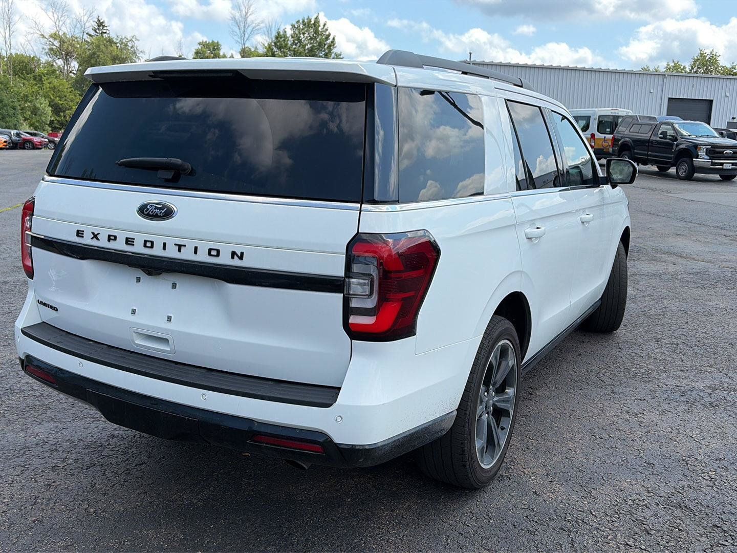 Used 2023 Ford Expedition Limited AWD/4WD image 10