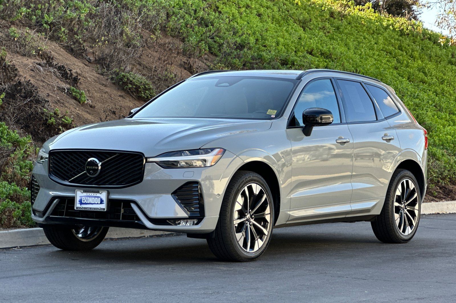 Certified 2026 Volvo XC60 B5 Plus AWD/4WD image 9