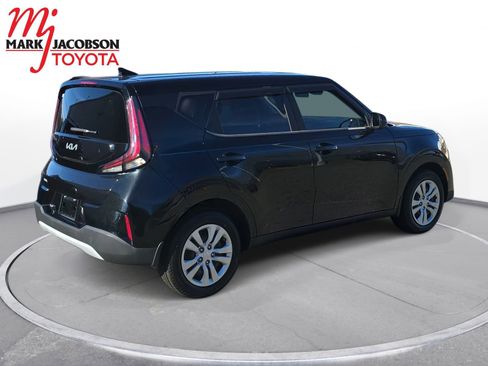 Used 2023 Kia Soul LX image 8