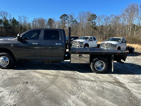 Used 2024 RAM 3500 Tradesman w/ Chrome Appearance Group image 11