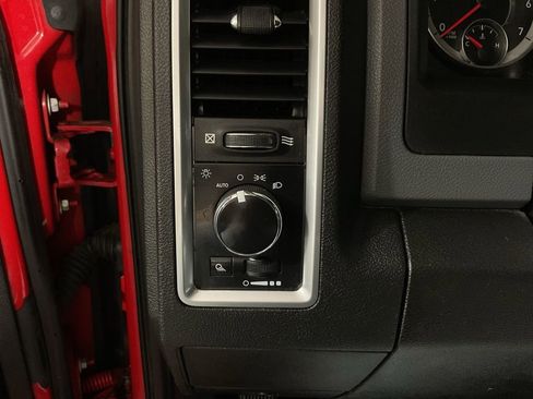 Used 2019 RAM 1500 Classic SLT image 25