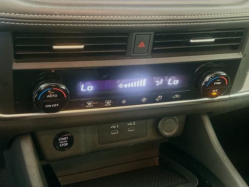 Used 2024 Nissan Rogue SV AWD/4WD image 23