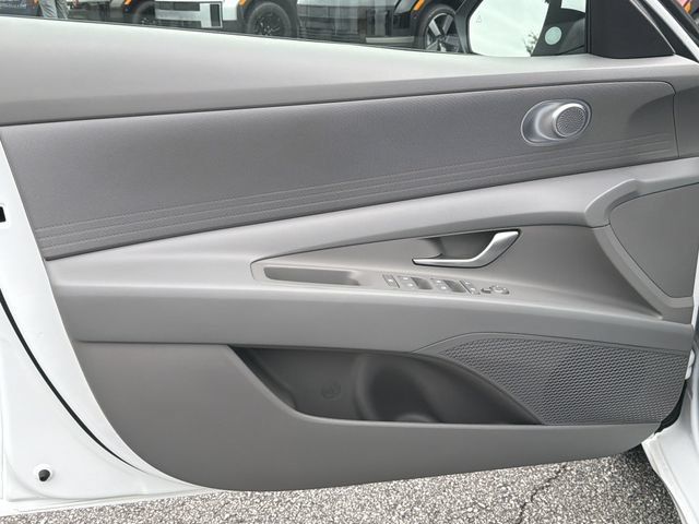 New 2026 Hyundai Elantra Hybrid FWD image 12