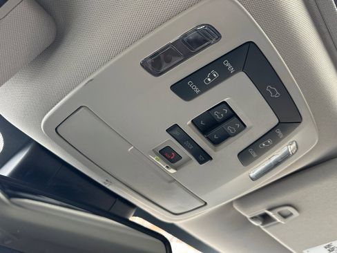 Used 2024 Toyota Sienna XLE image 25