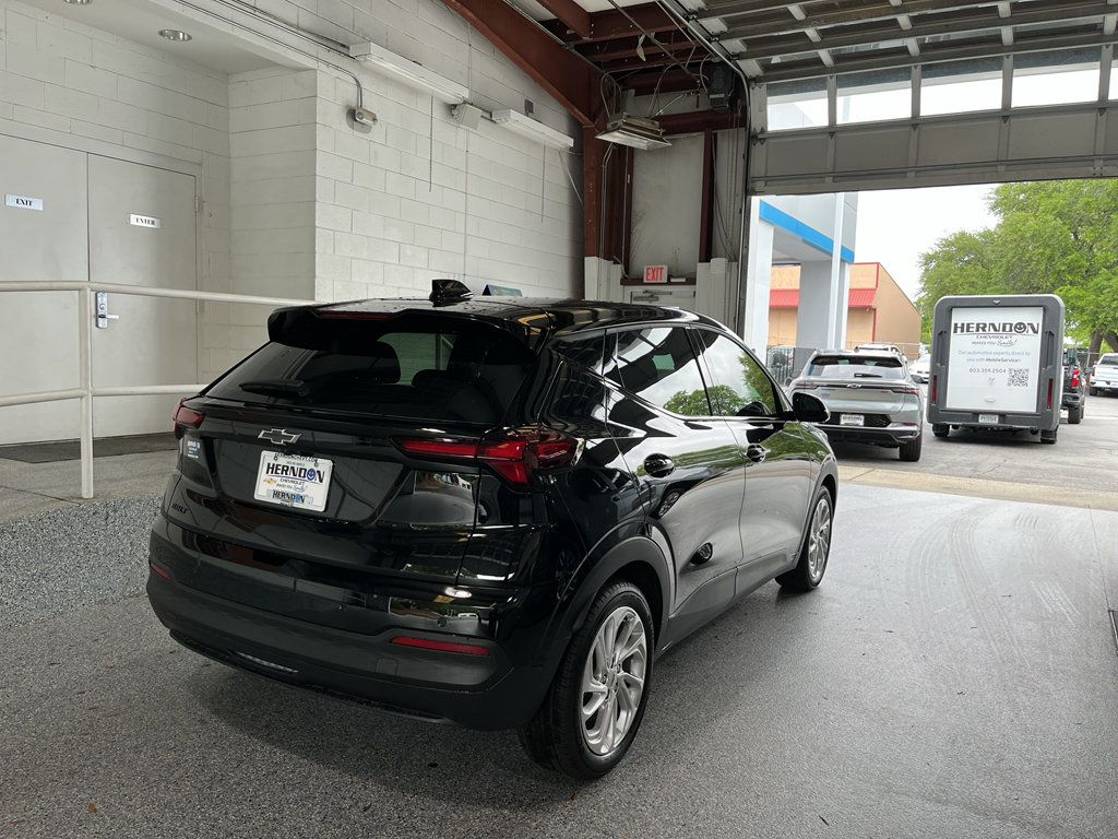 New 2027 Chevrolet Bolt LT w/ Comfort Package FWD image 10
