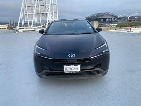 Used 2024 Toyota Prius LE AWD/4WD image 3