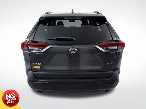 Used 2021 Toyota RAV4 XLE FWD image 5