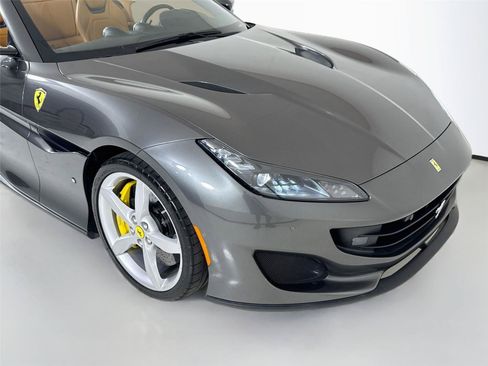 Used 2019 Ferrari Portofino RWD image 32