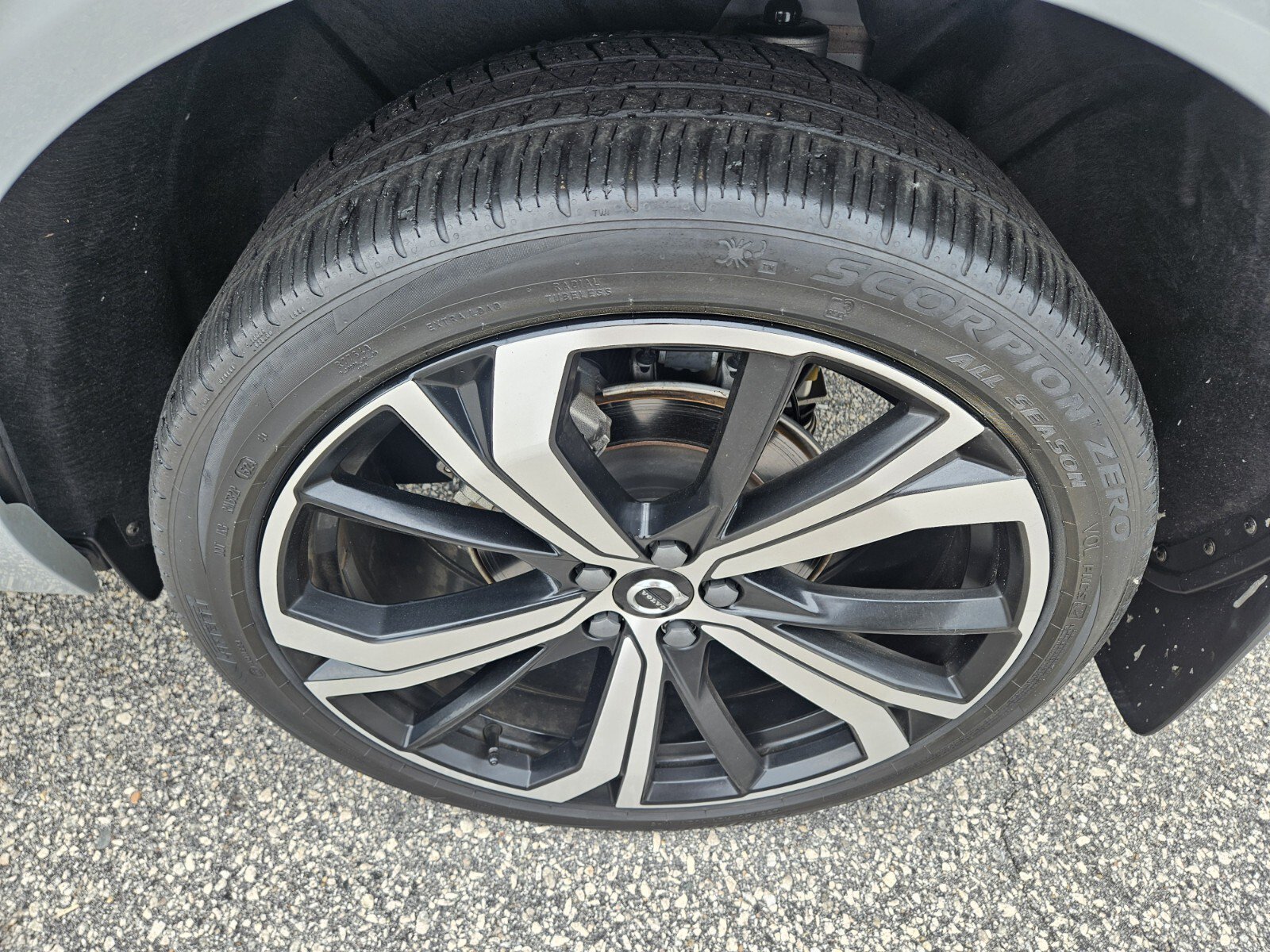 Used 2024 Volvo XC60 B5 Ultimate w/ Protection Package Premier AWD/4WD image 11