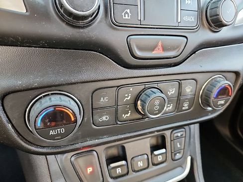 Used 2019 GMC Terrain SLT AWD/4WD image 18