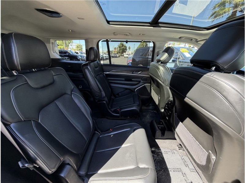 Used 2021 Jeep Grand Cherokee L Limited w/ Luxury Tech Group II AWD/4WD image 29