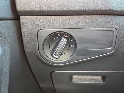 Used 2023 Volkswagen Tiguan SE image 24