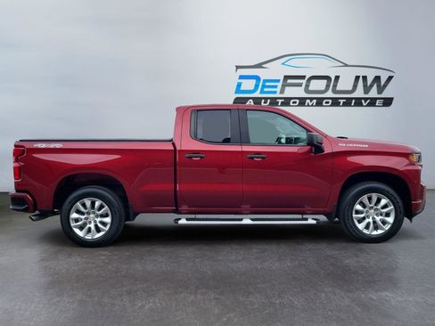 Used 2020 Chevrolet Silverado 1500 Custom w/ Custom Value Package image 2