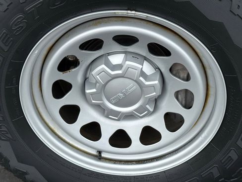 Used 2020 GMC Sierra 1500 4x4 Regular Cab w/ Sierra Value Package image 10