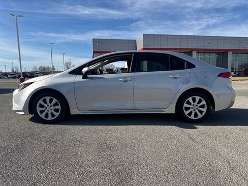 Used 2024 Toyota Corolla LE image 2