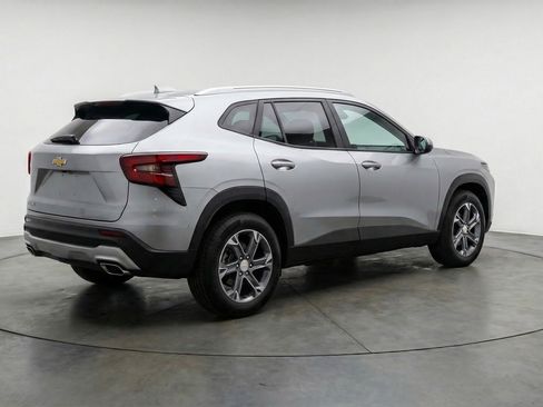 Used 2025 Chevrolet Blazer LT image 9